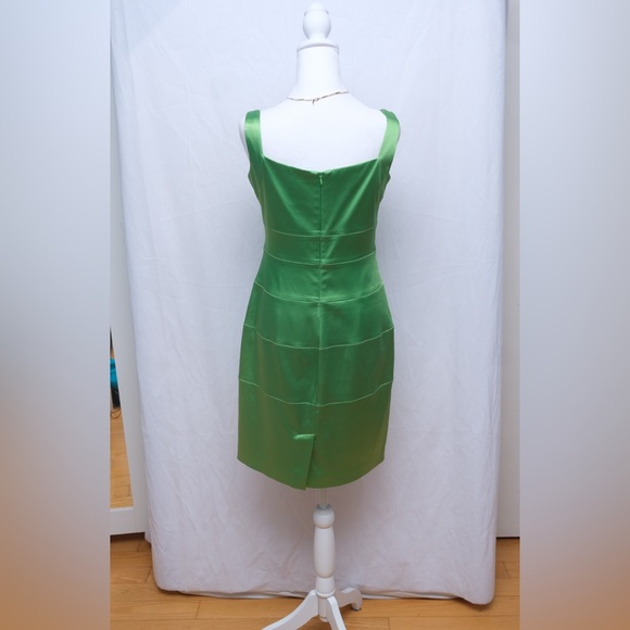 Jax Green Sleeveless Dress - Picture 5 of 7